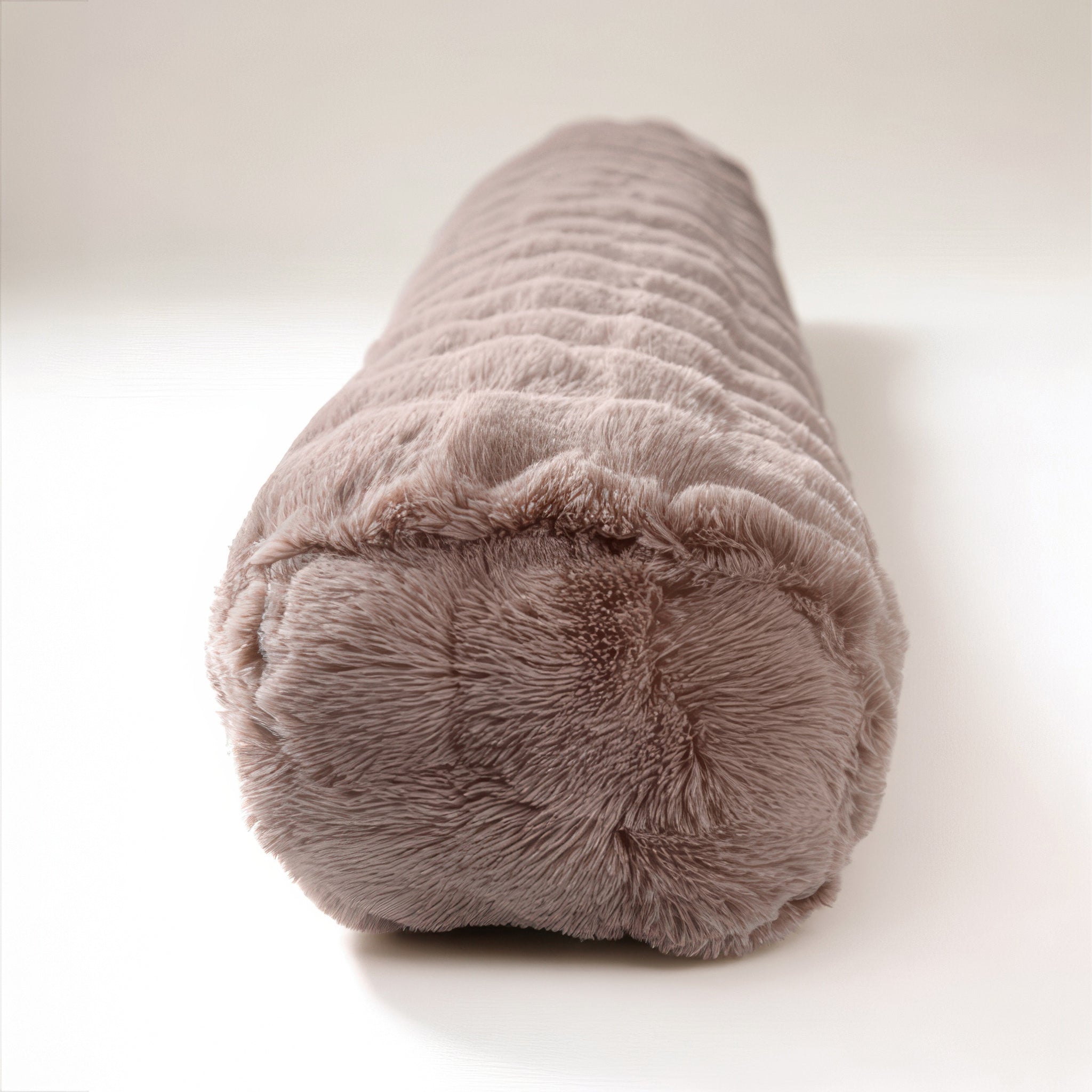 Bodypillow Pompom Taupe 140 x 20 - Bedworld B.V.