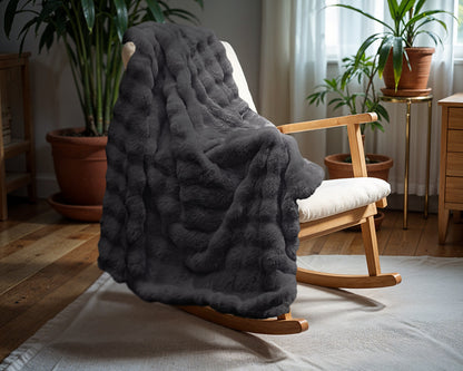 Pom Rabbit Fur plaid Antraciet 150 x 200 - Bedworld B.V.