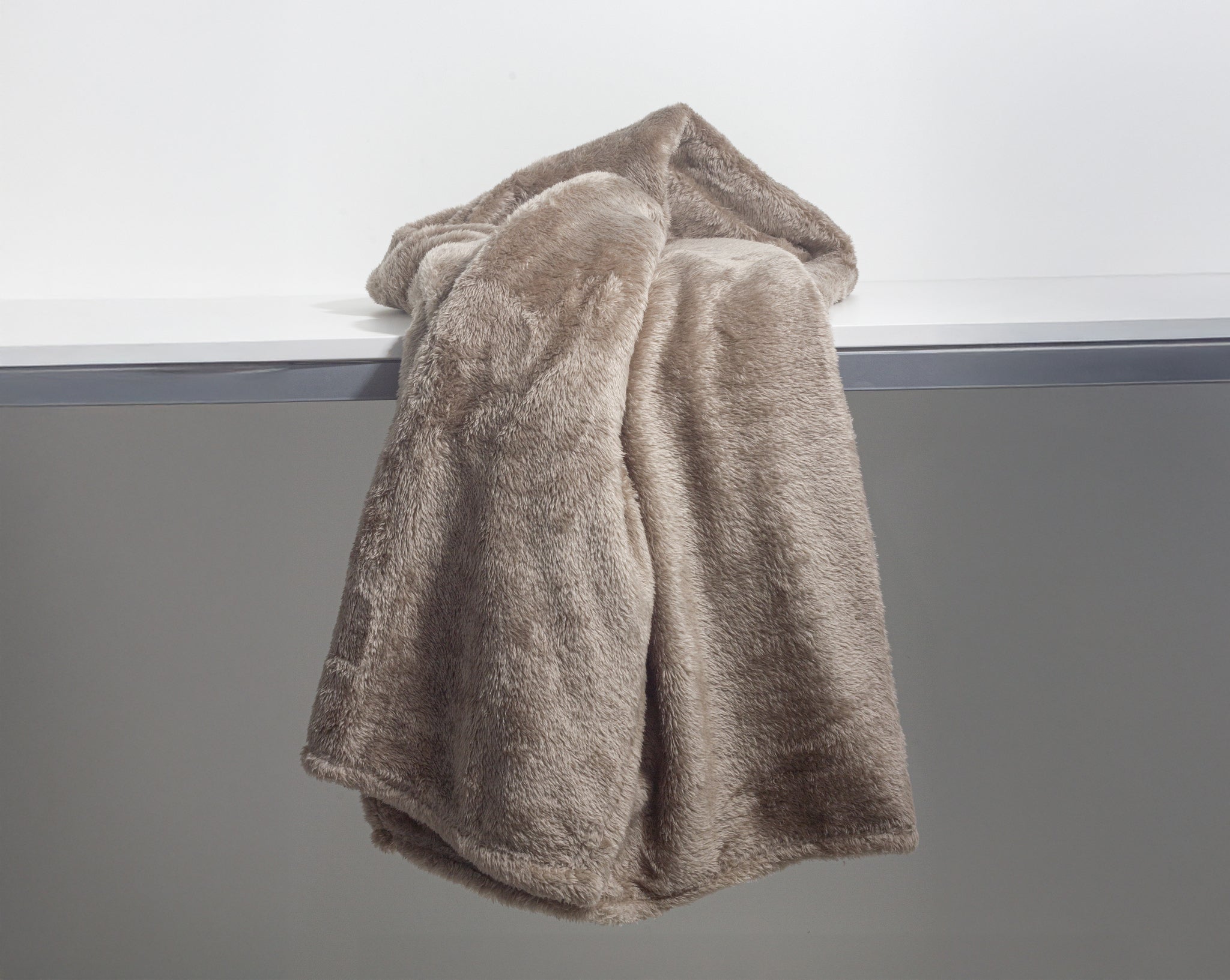 Teddy plaid Diep Taupe 150 x 200 - Bedworld B.V.