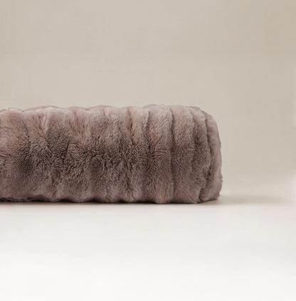 Bodypillow Pompom Taupe 140 x 20 - Bedworld B.V.