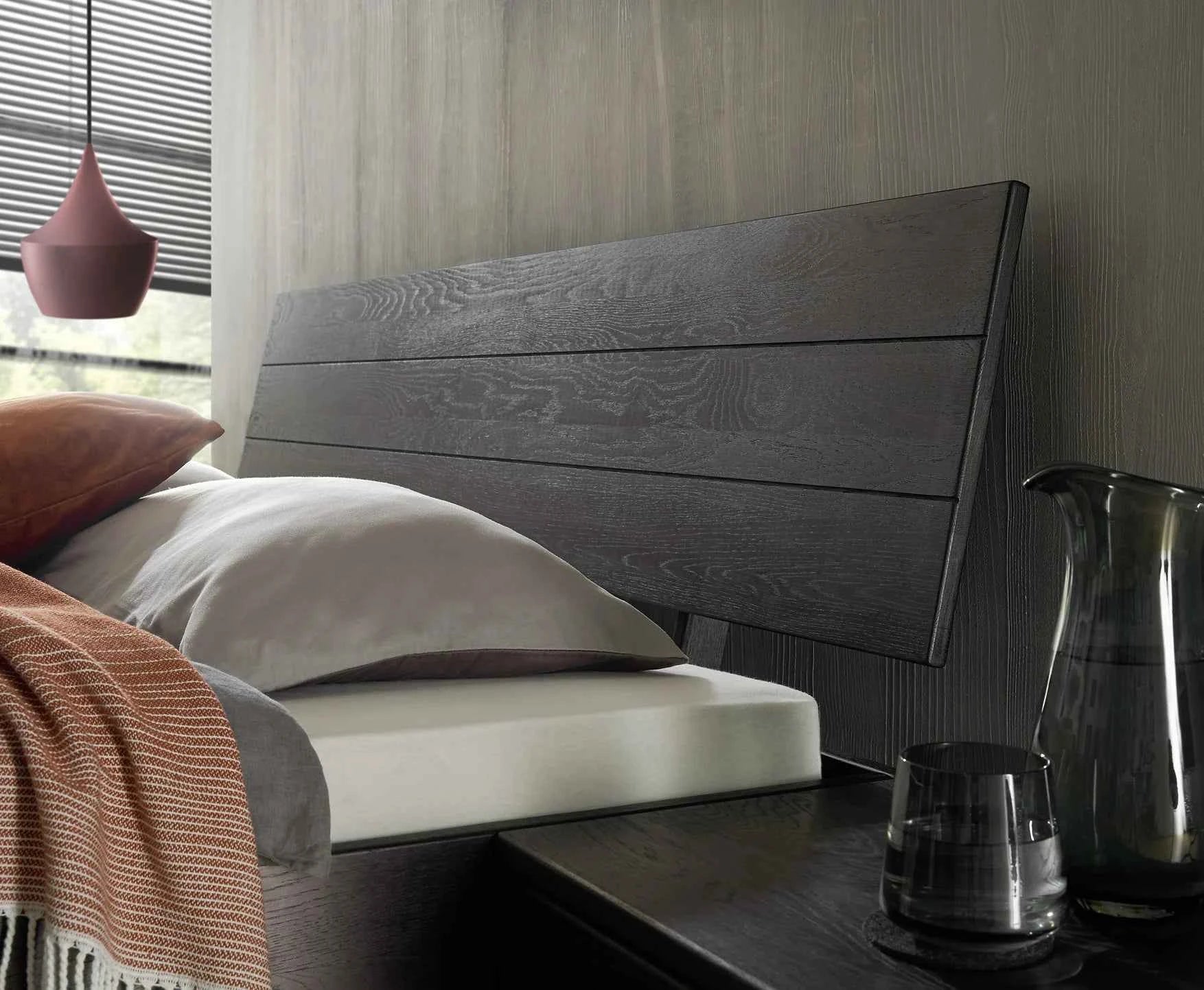 Raven Wood Black Houten Bed