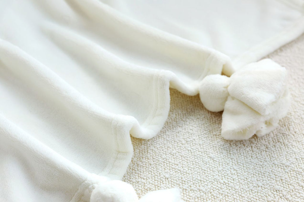 Amelie Home Milky Powder Pluche Deken – Met kwastjes – Crème - Bedworld B.V.