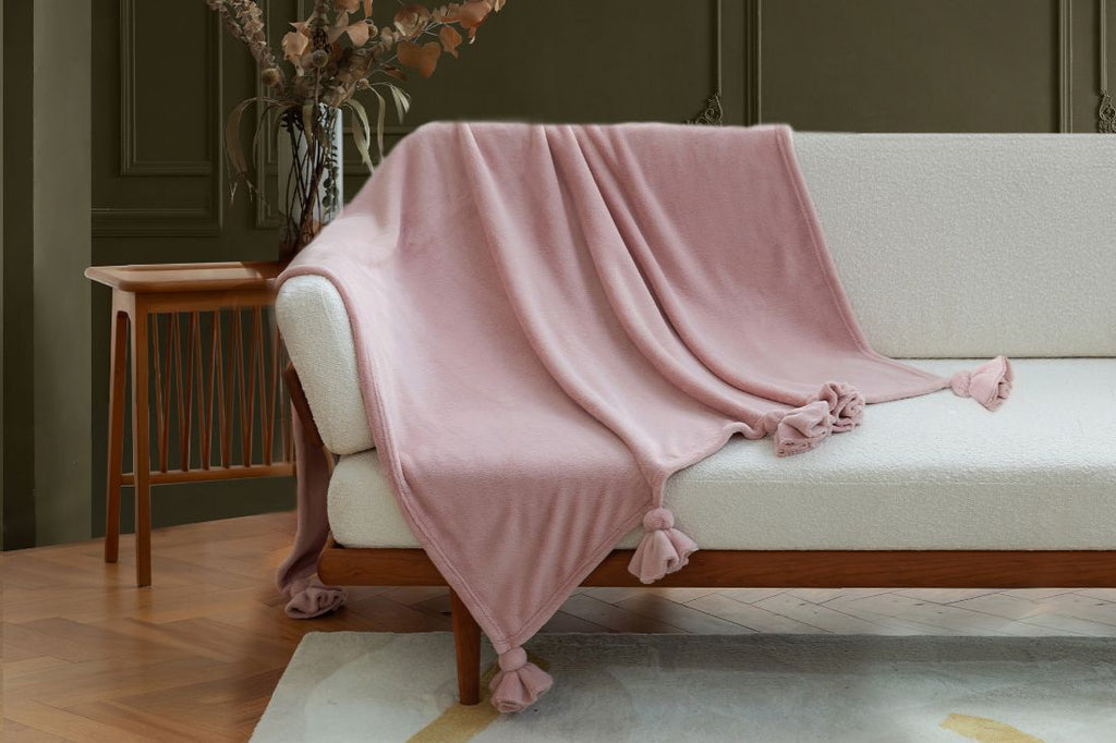 Amelie Home - Milky Powder Pluche Deken Met Kwastjes - Oud roze - Bedworld B.V.