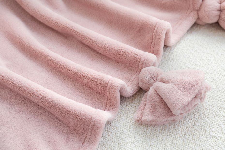 Amelie Home - Milky Powder Pluche Deken Met Kwastjes - Oud roze - Bedworld B.V.
