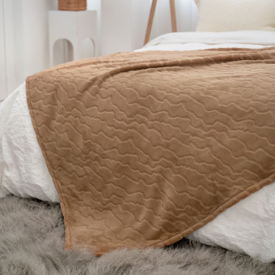 Cozy Bliss Luxury Milky Pluche Plaid - Lichtbruin - Bedworld B.V.